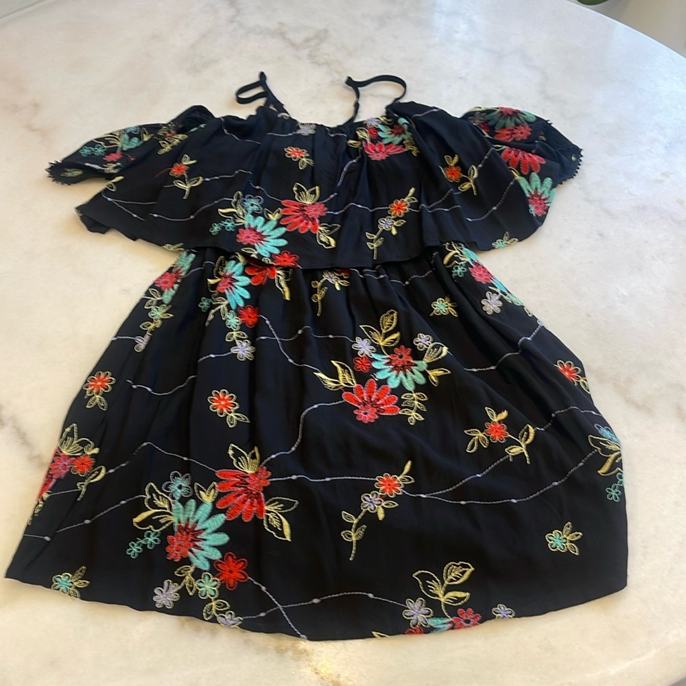 NWOT ROMEO + JULIET COUTURE FLORAL OFF SHOULDER MINI DRESS . S